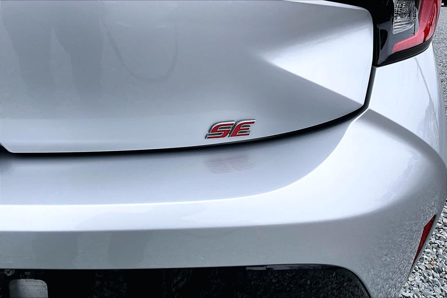 Used 2025 Classic Silver Metallic Toyota SE image 10