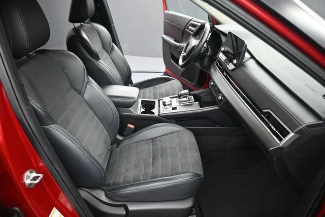 Used 2024  Mitsubishi SE image 14