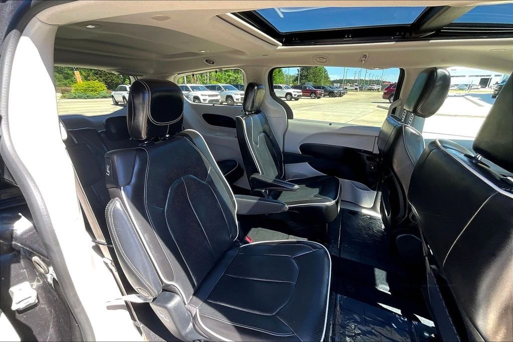 Used 2023 Gray Chrysler Limited image 27