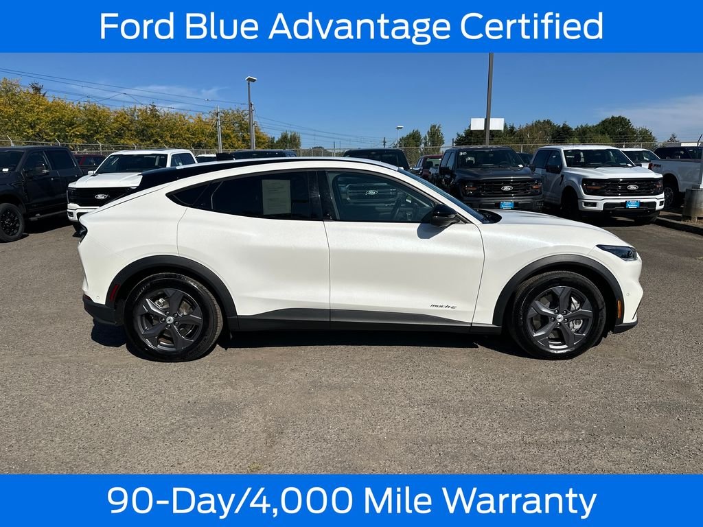 Used 2023 White Ford Select image 9