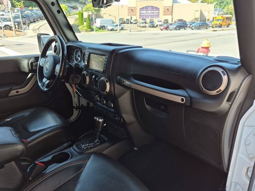 Used 2016 White Jeep Unlimited Sahara image 19