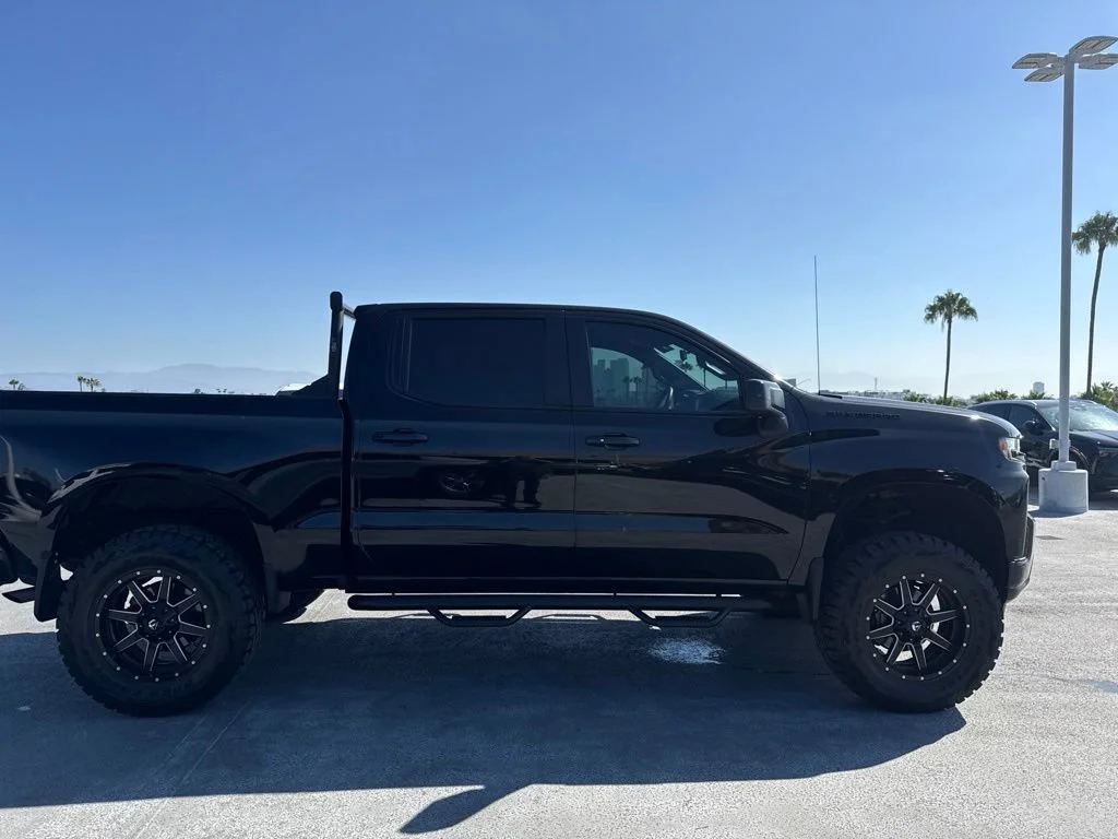 Used 2020 BLACK Chevrolet RST image 4