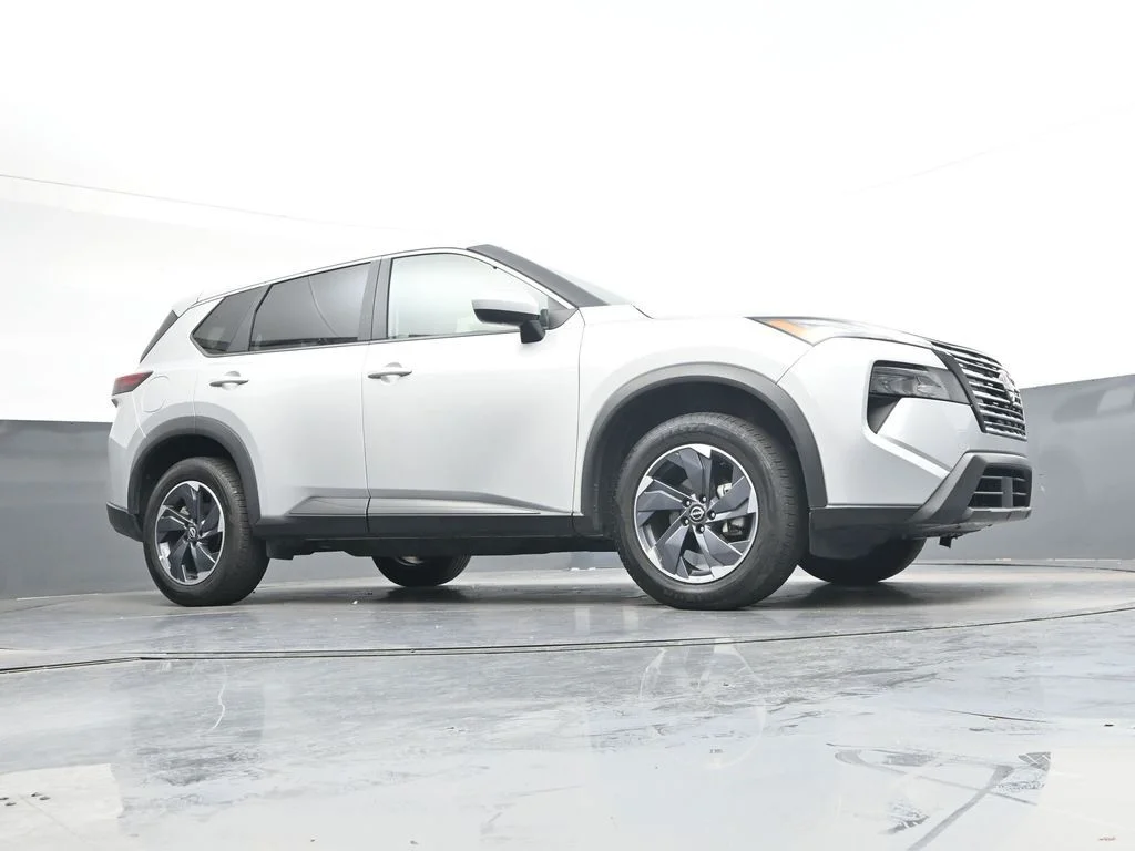 Used 2025 Silver Nissan SV image 34