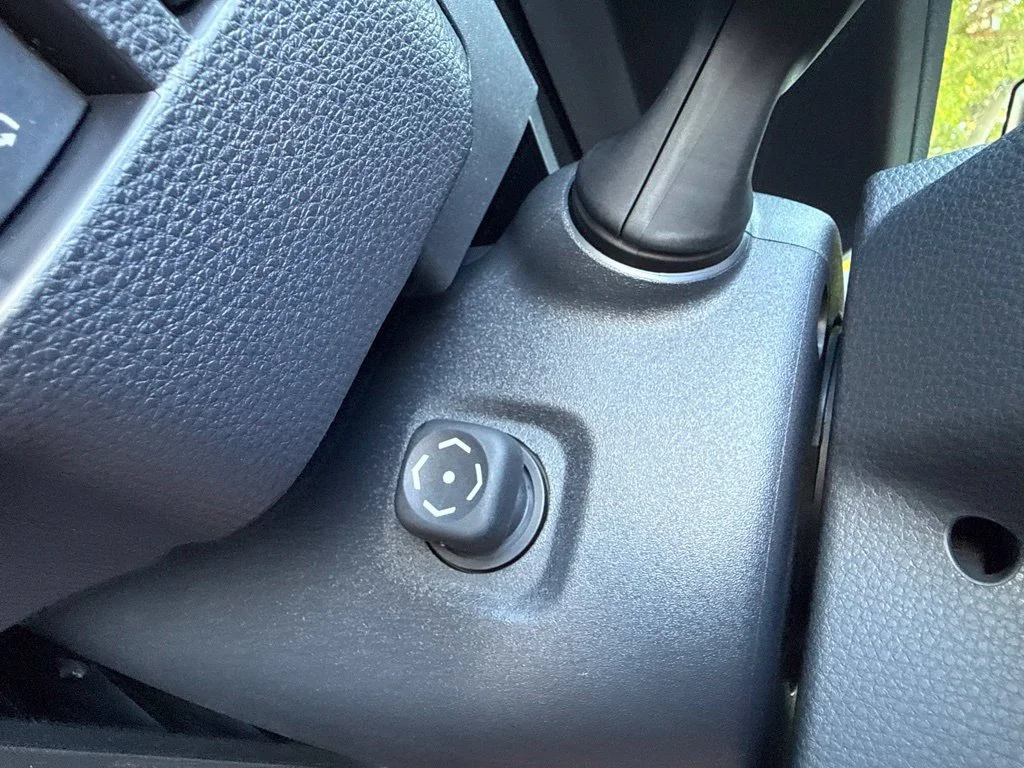 Used 2025  Toyota SR5 image 19