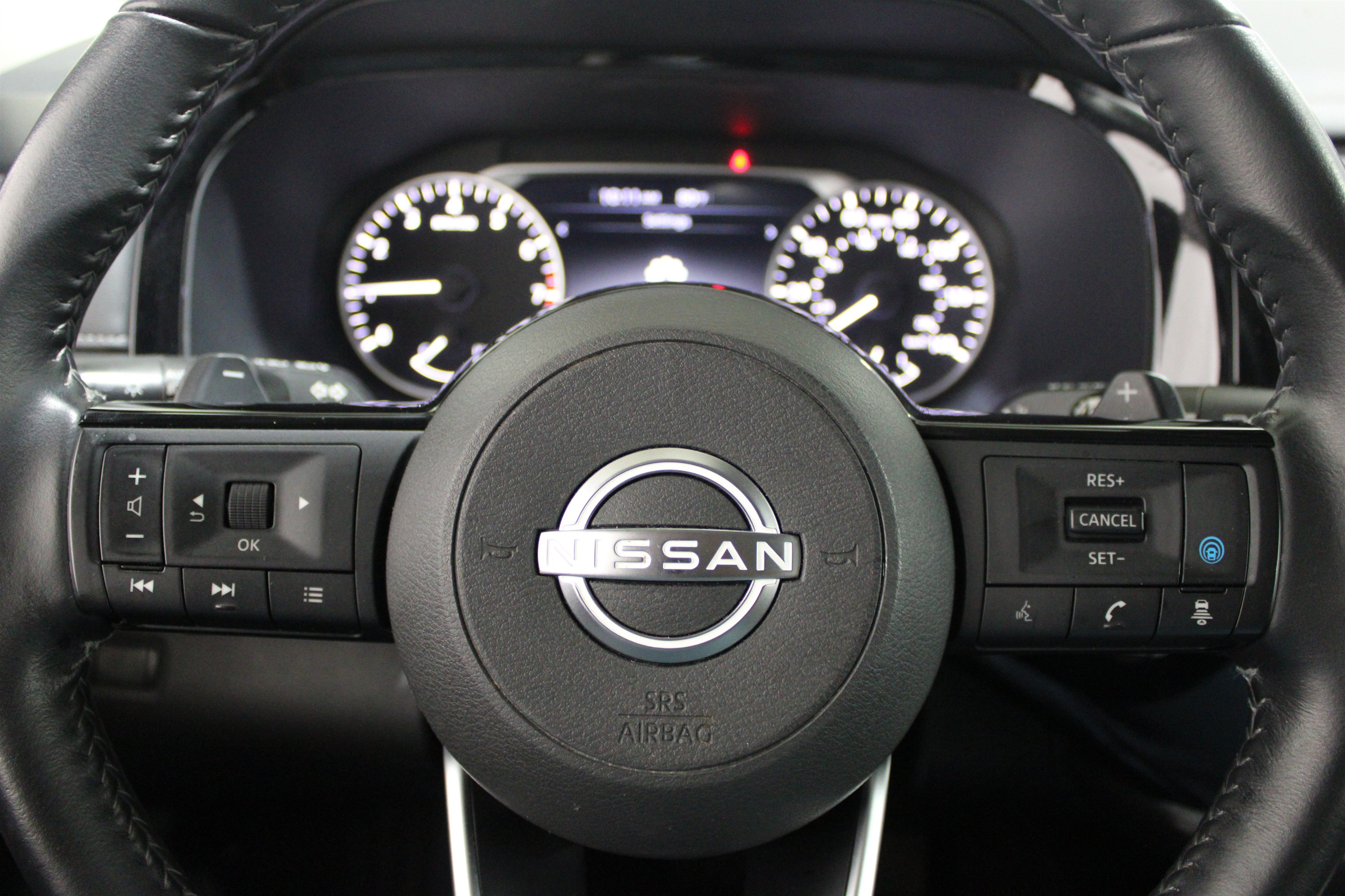 Used 2022 Super Black Nissan SV image 7