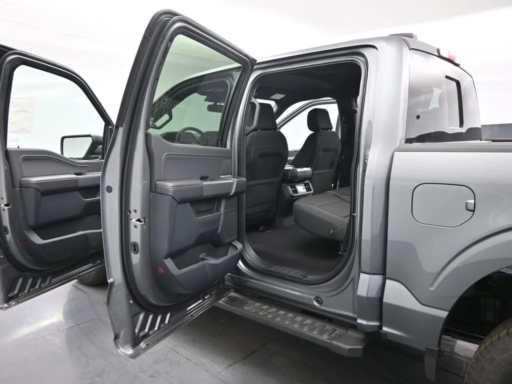 New 2026 Carbonized Gray Metallic Ford XLT image 16