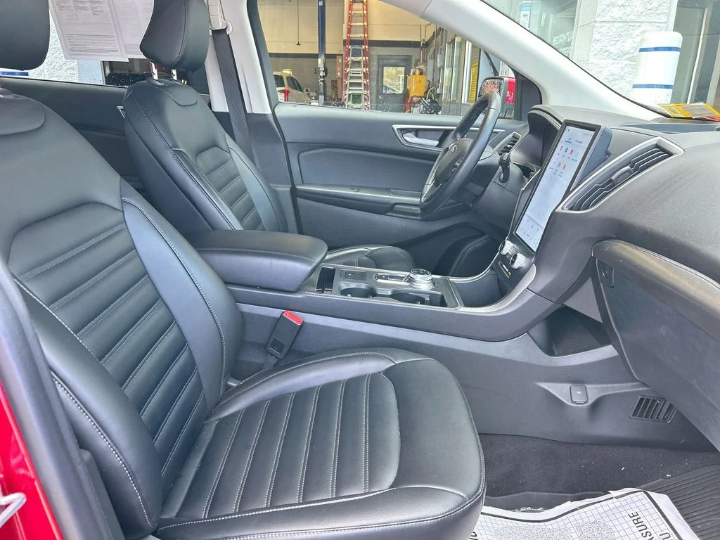 Used 2022 Red Ford SEL image 29