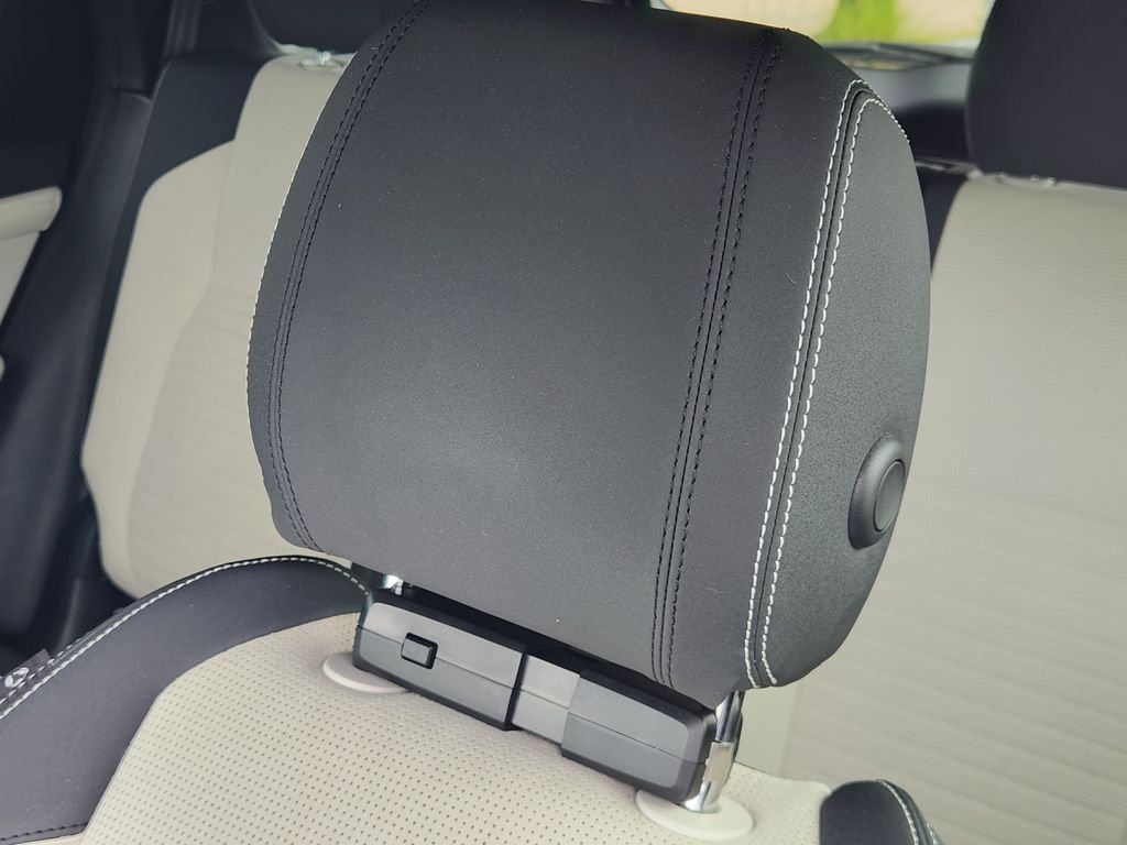 Used 2021  Land Rover S R-Dynamic image 24
