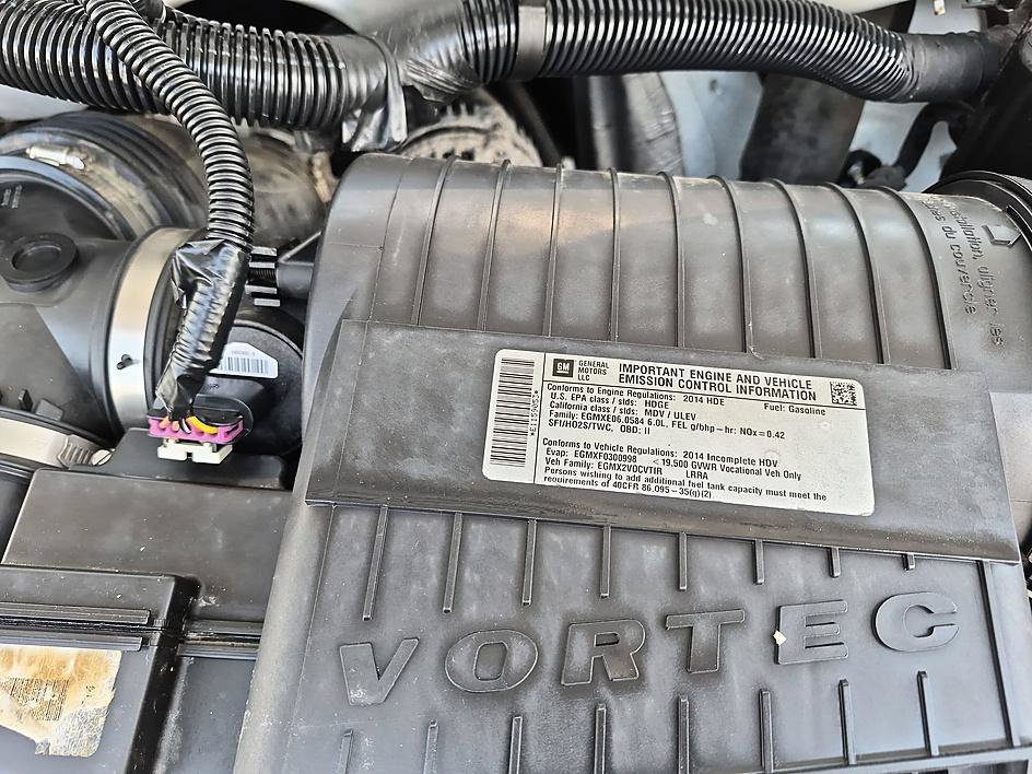 Used 2014 Summit White Chevrolet Work Van image 33