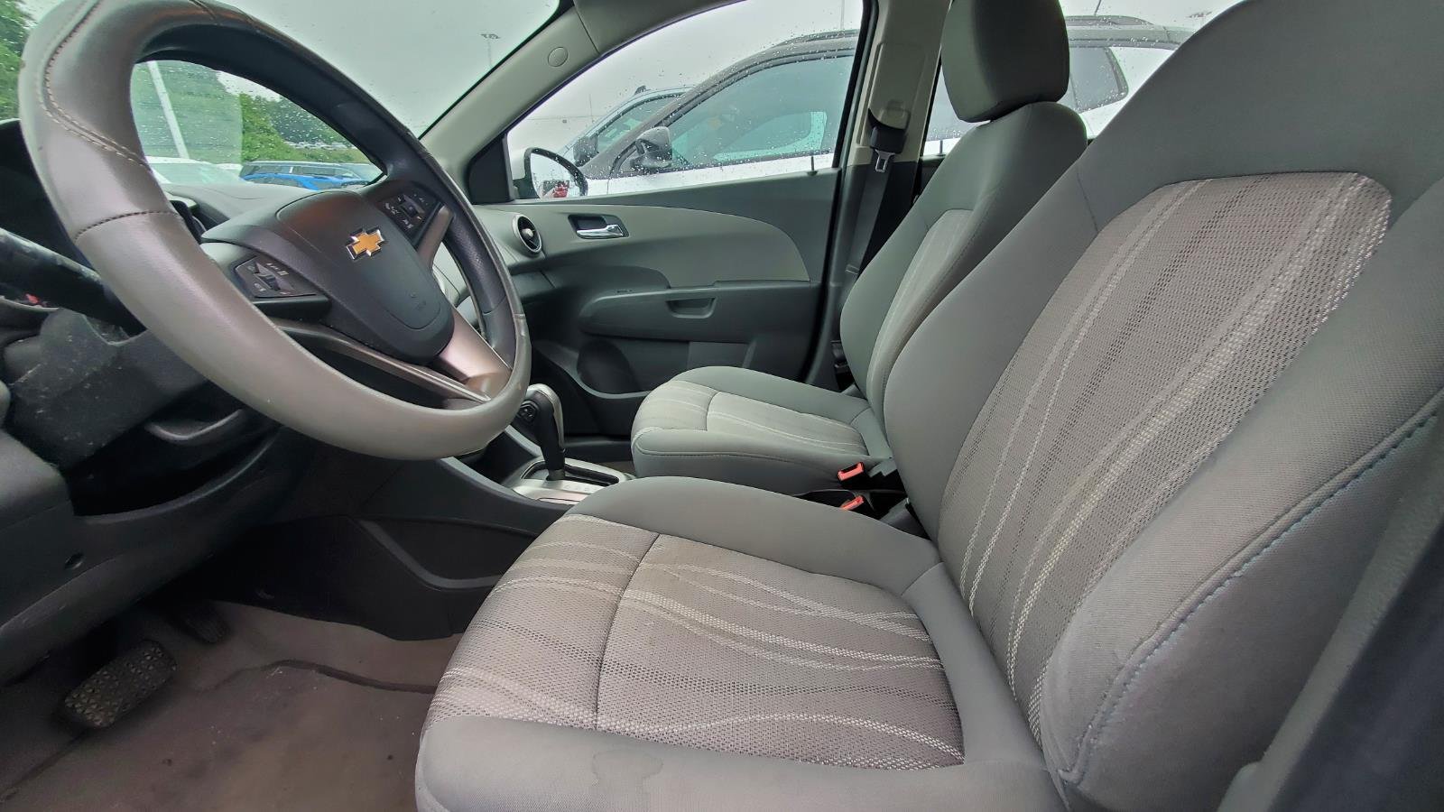 Used 2014 SILVER ICE METALLIC Chevrolet LT image 3