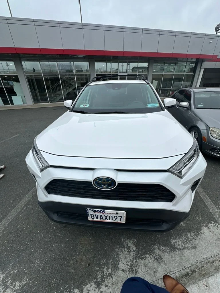 Used 2021 White Toyota XLE image 7