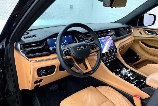 Used 2024 Rocky Mountain Pearlcoat Jeep Summit Reserve image 16