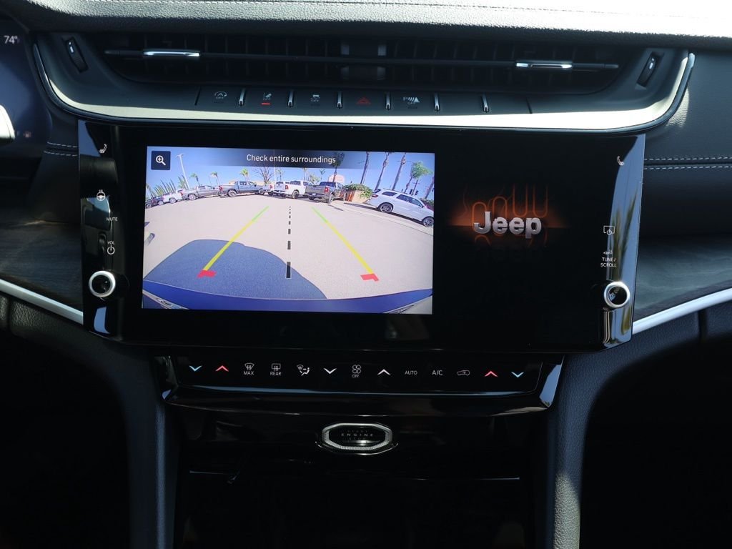 New 2026 Diamond Black Crystal Pearl-Coat Exterior Paint Jeep Limited image 29