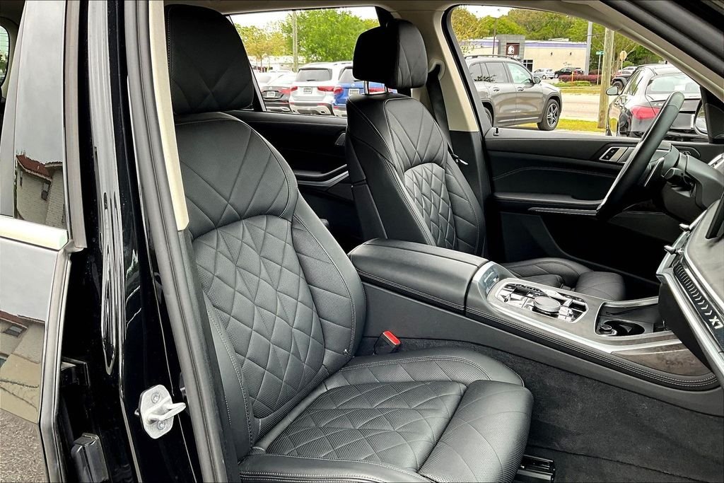 Used 2023 Black BMW xDrive40i image 30