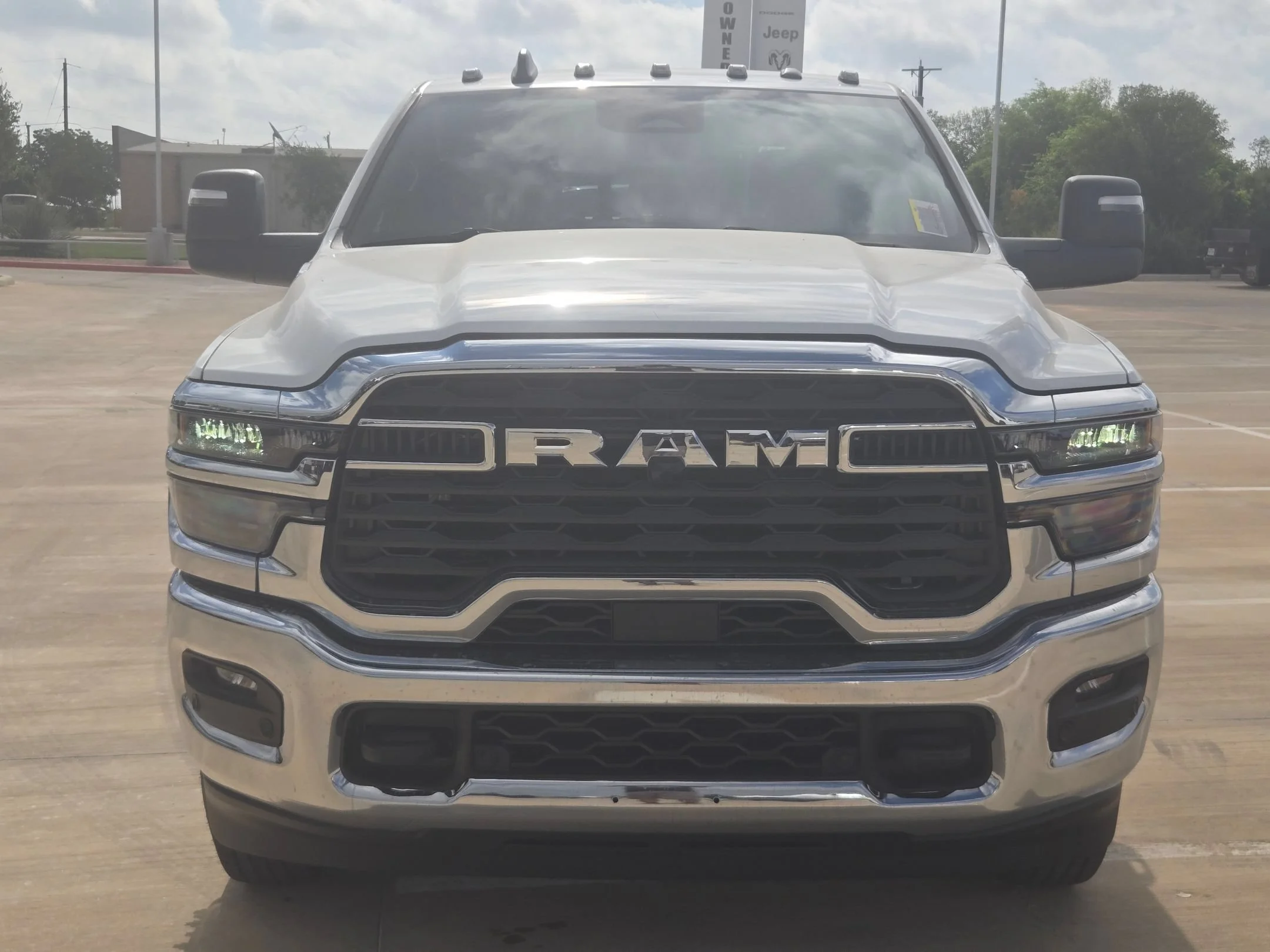 New 2026 Bright White Clear-Coat Exterior Paint RAM Tradesman image 8