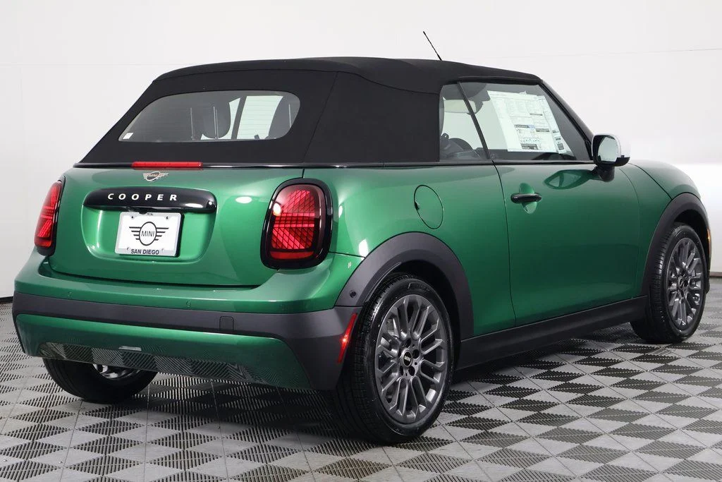 New 2026 British Racing Green MINI Signature Plus image 2