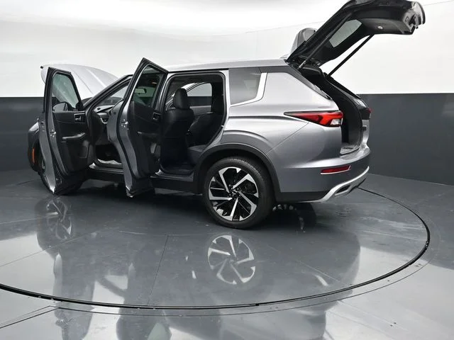 Used 2022  Mitsubishi SE image 43