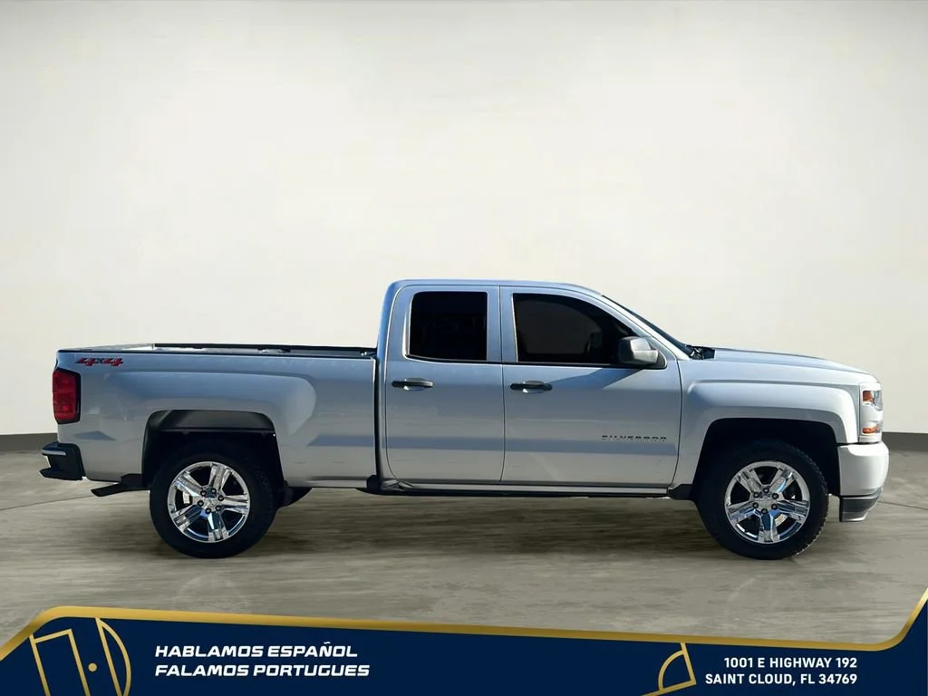 Used 2019 SILVER ICE METALLIC Chevrolet Custom image 8