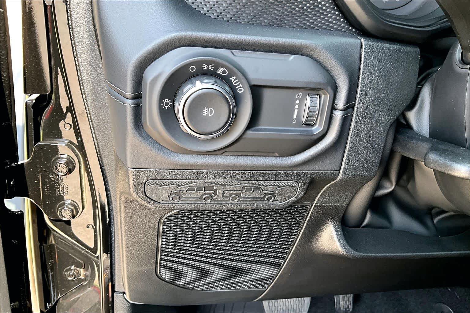 New 2027 Black Clear-Coat Paint Jeep Rubicon X image 20