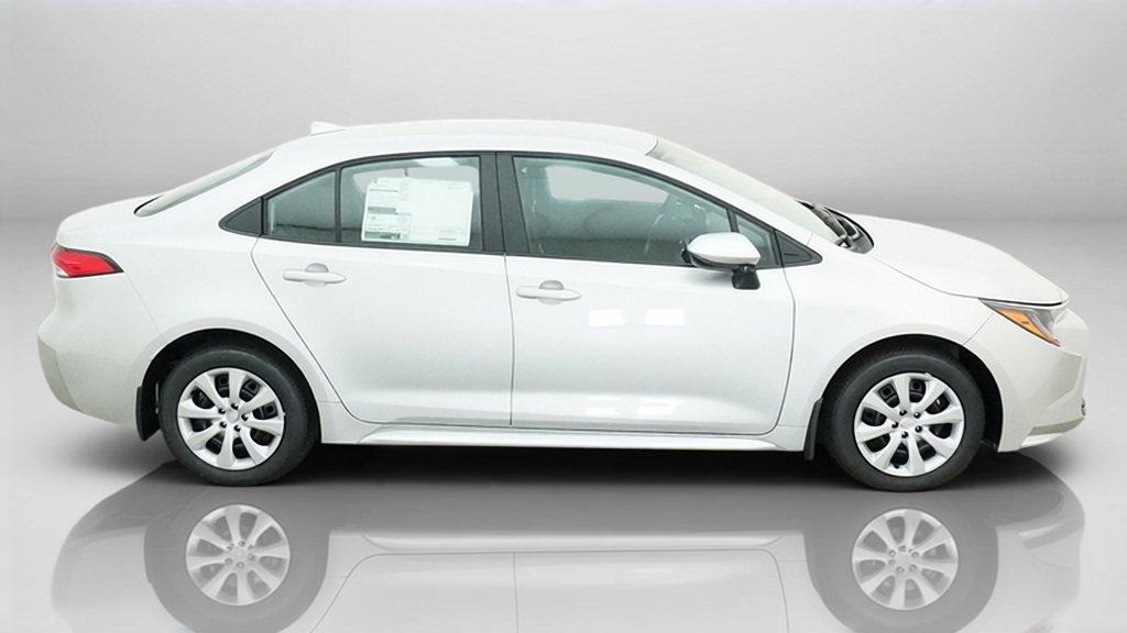 New 2027 Classic Silver Metallic Toyota LE image 7