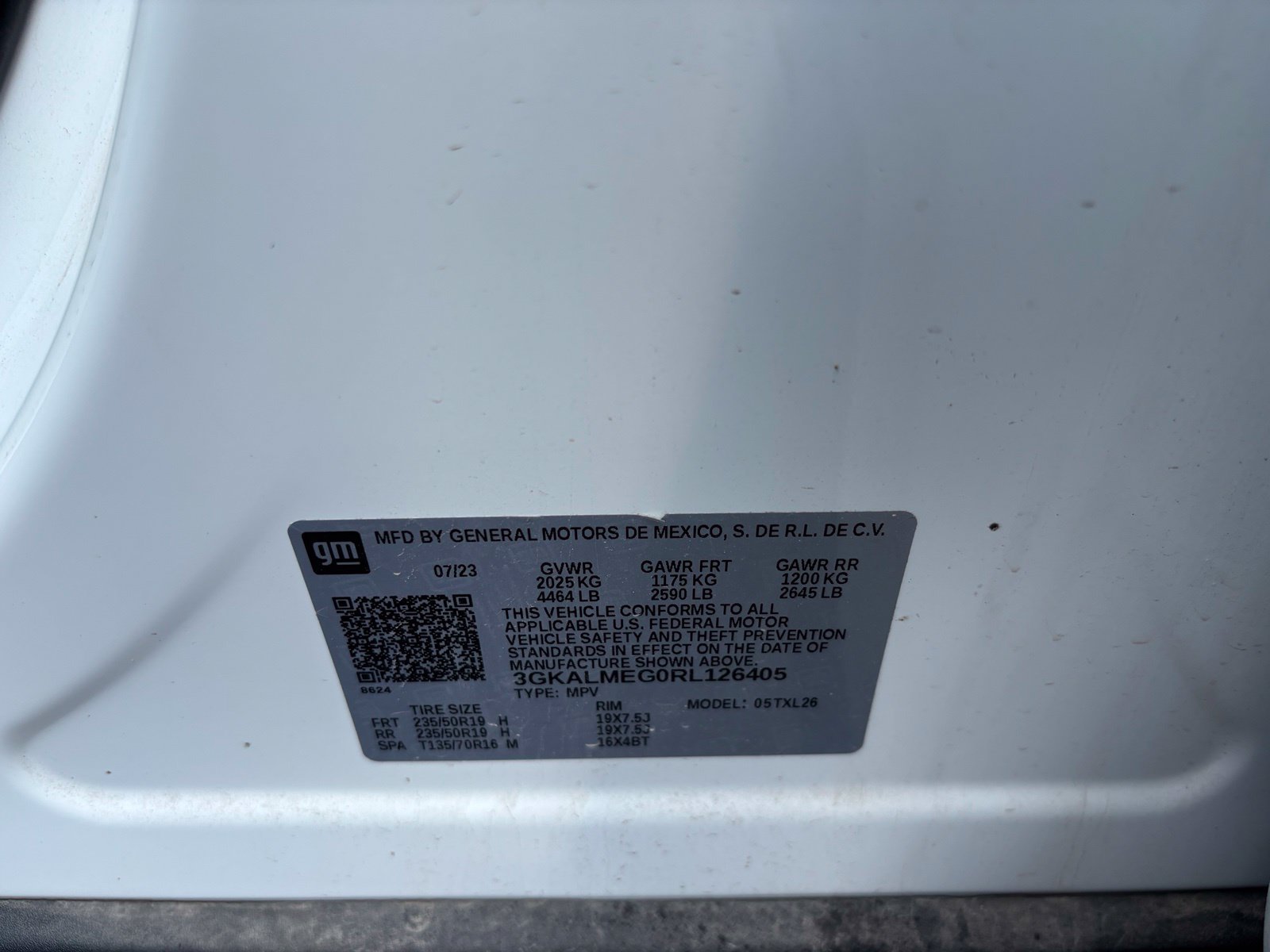 Used 2024 White GMC SLE image 13