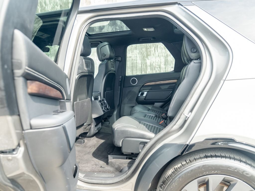 Used 2023 Silver Land Rover S R-Dynamic image 32