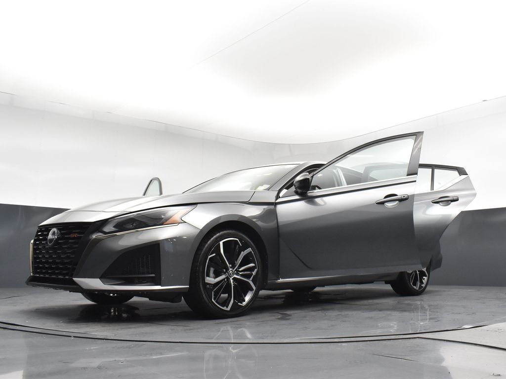 2023 Nissan Altima SR - Photo 29