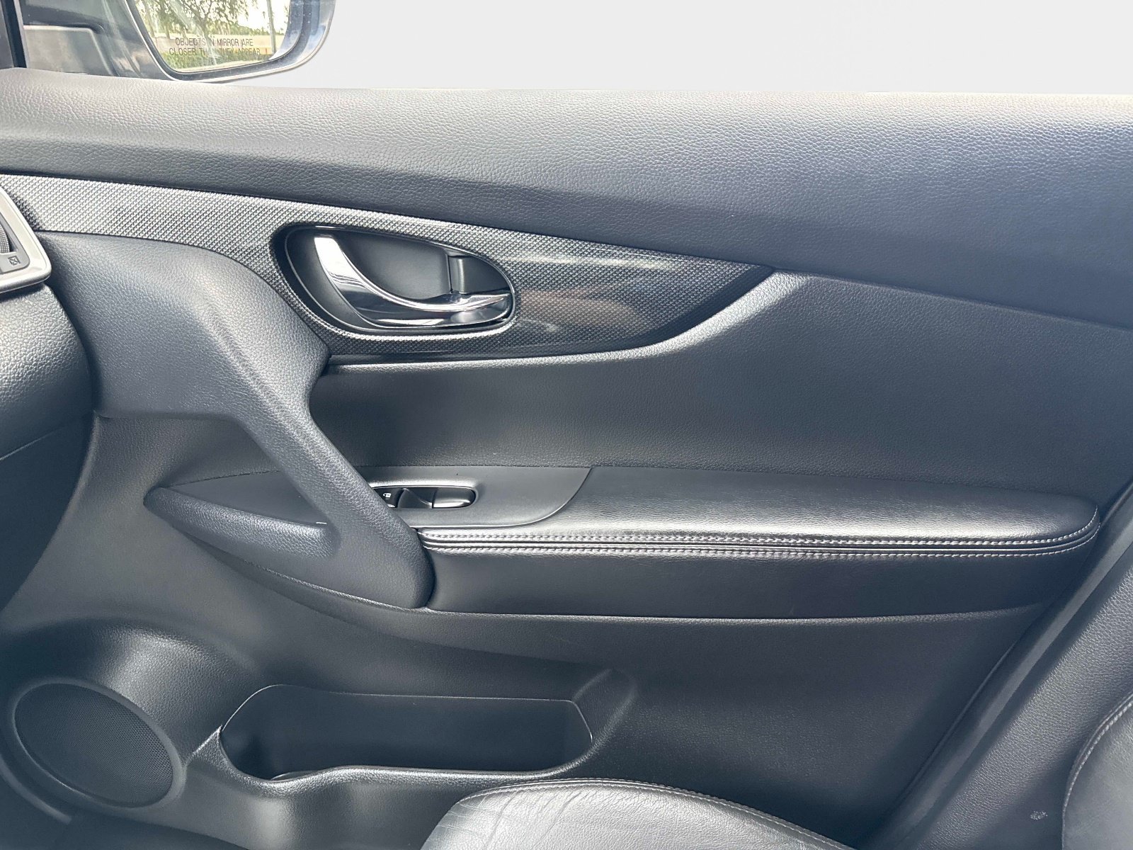 Used 2014 Graphite Blue Nissan SL image 23
