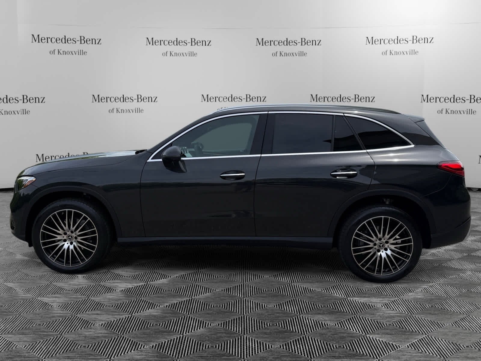 New 2026 Graphite Grey Metallic Mercedes-Benz GLC 300 image 2