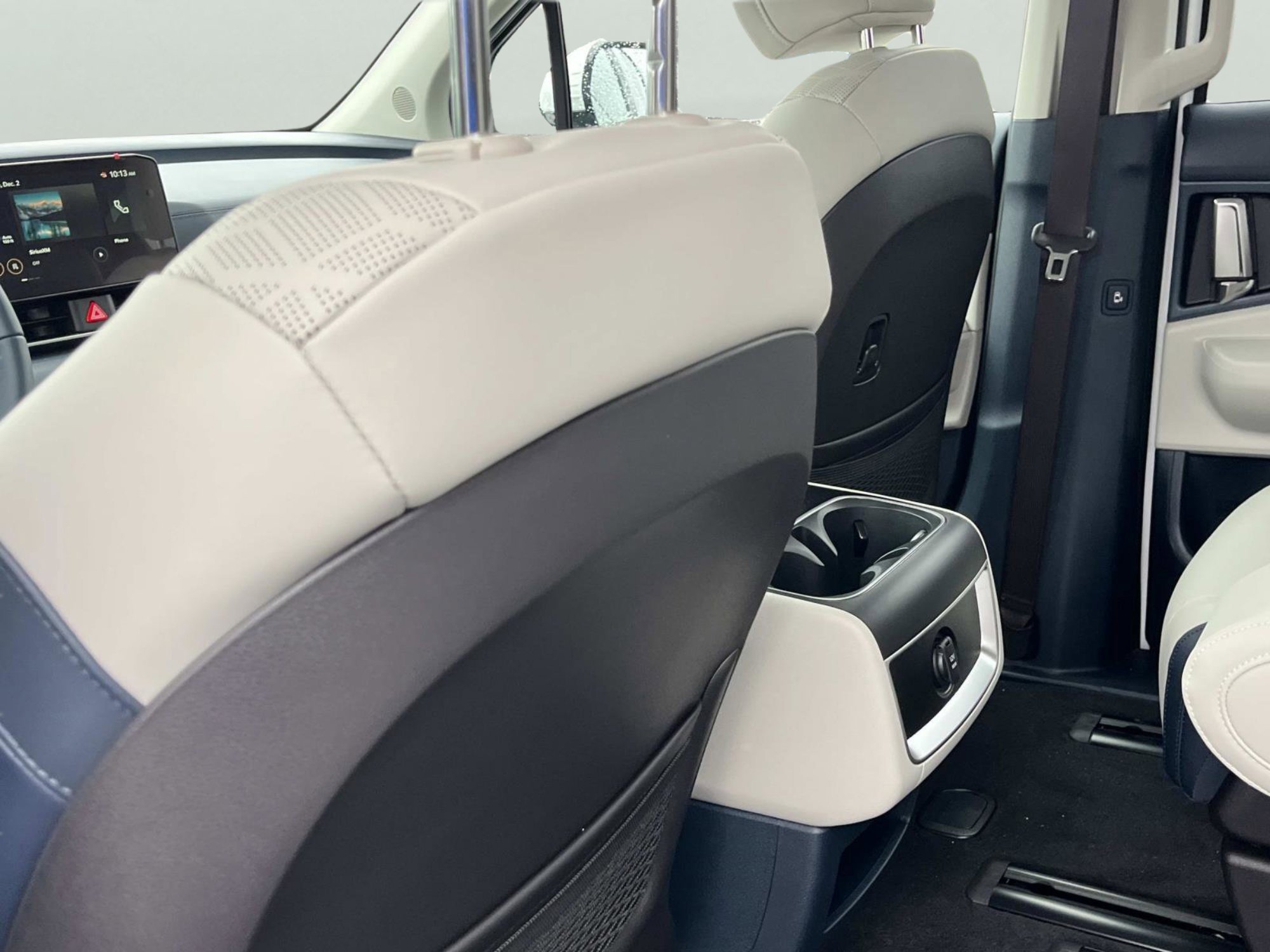 New 2026 Snow White Pearl Kia EX image 21