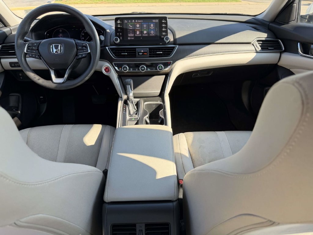 Used 2018 White Honda EX image 2