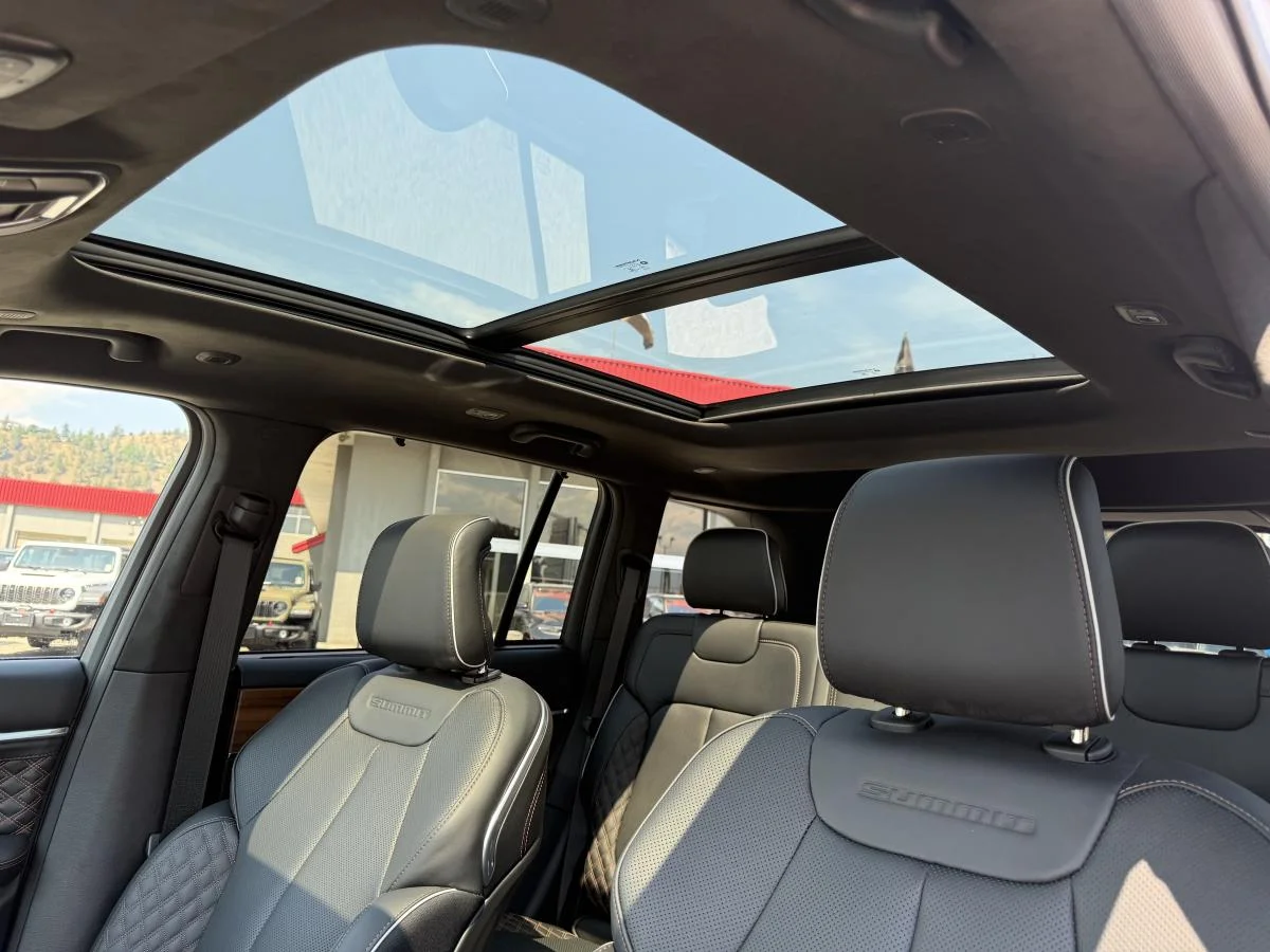New 2026 White Jeep Summit image 18