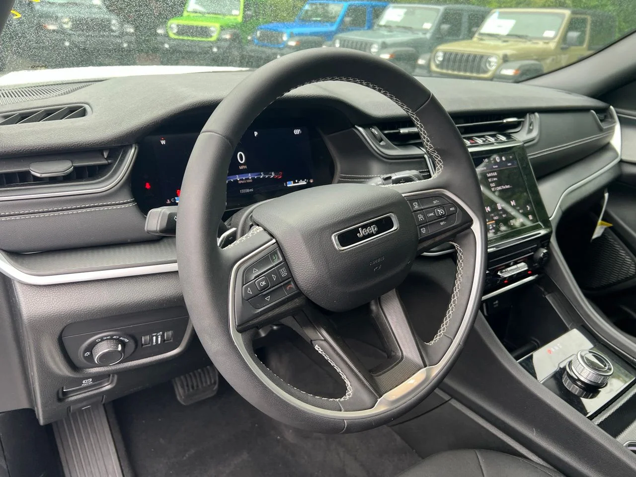 Used 2025 White Jeep Laredo X image 13