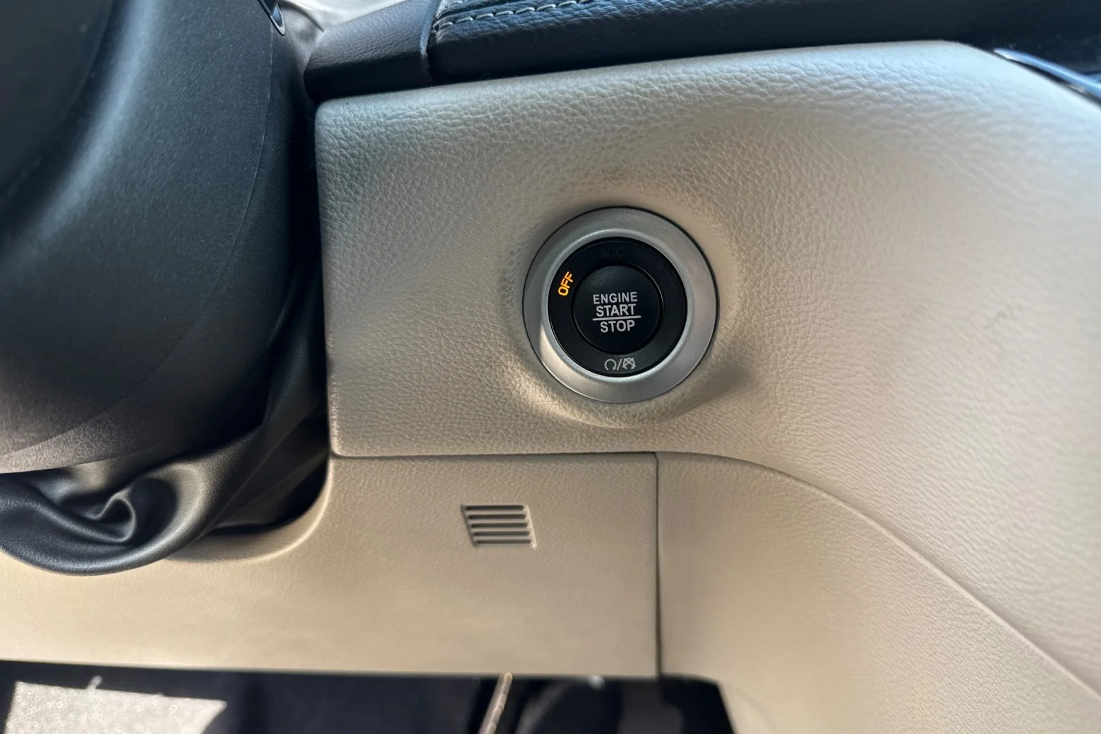 Used 2023 Black Chrysler Touring L image 19