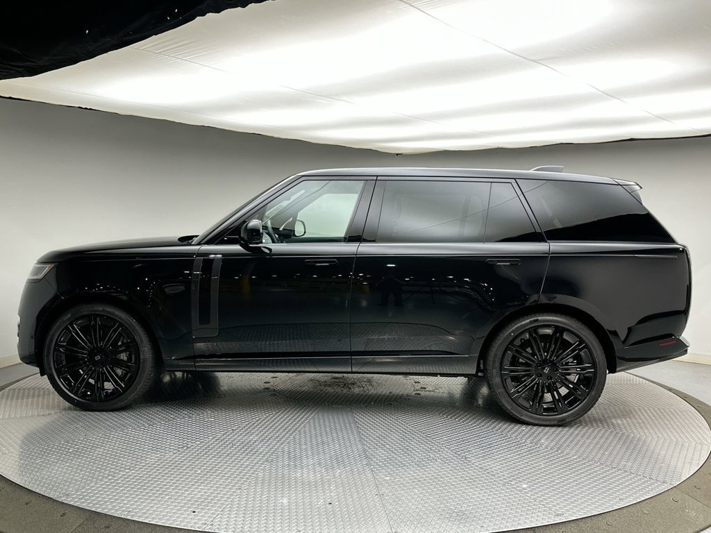 New 2027 Santorini Black Land Rover SE image 2