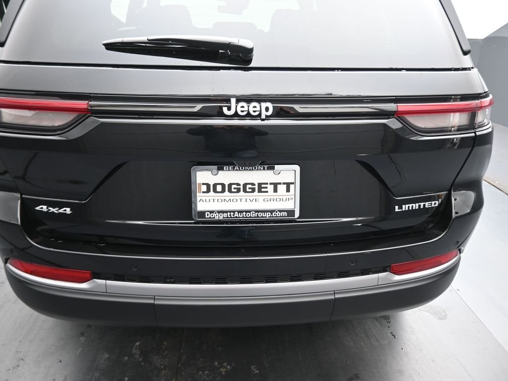 New 2026 Diamond Black Crystal Pearl-Coat Exterior Paint Jeep Limited image 12