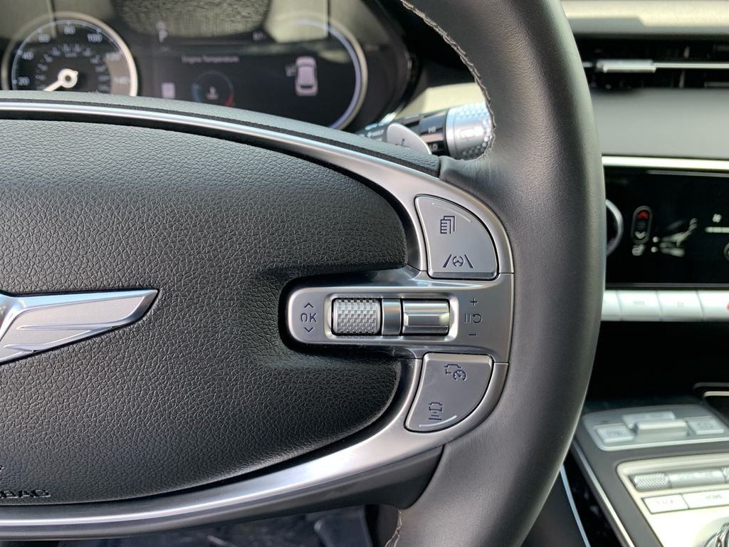 Used 2025 White Genesis 2.5T image 17