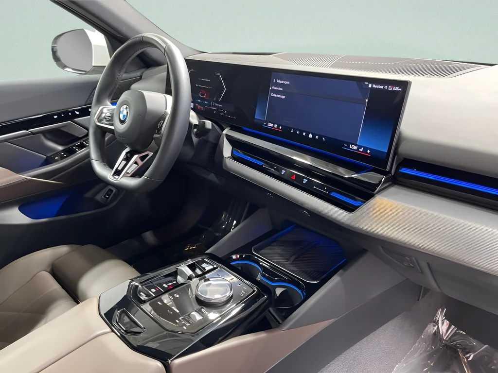 Used 2026 Alpine White BMW 530i xDrive Premium image 29