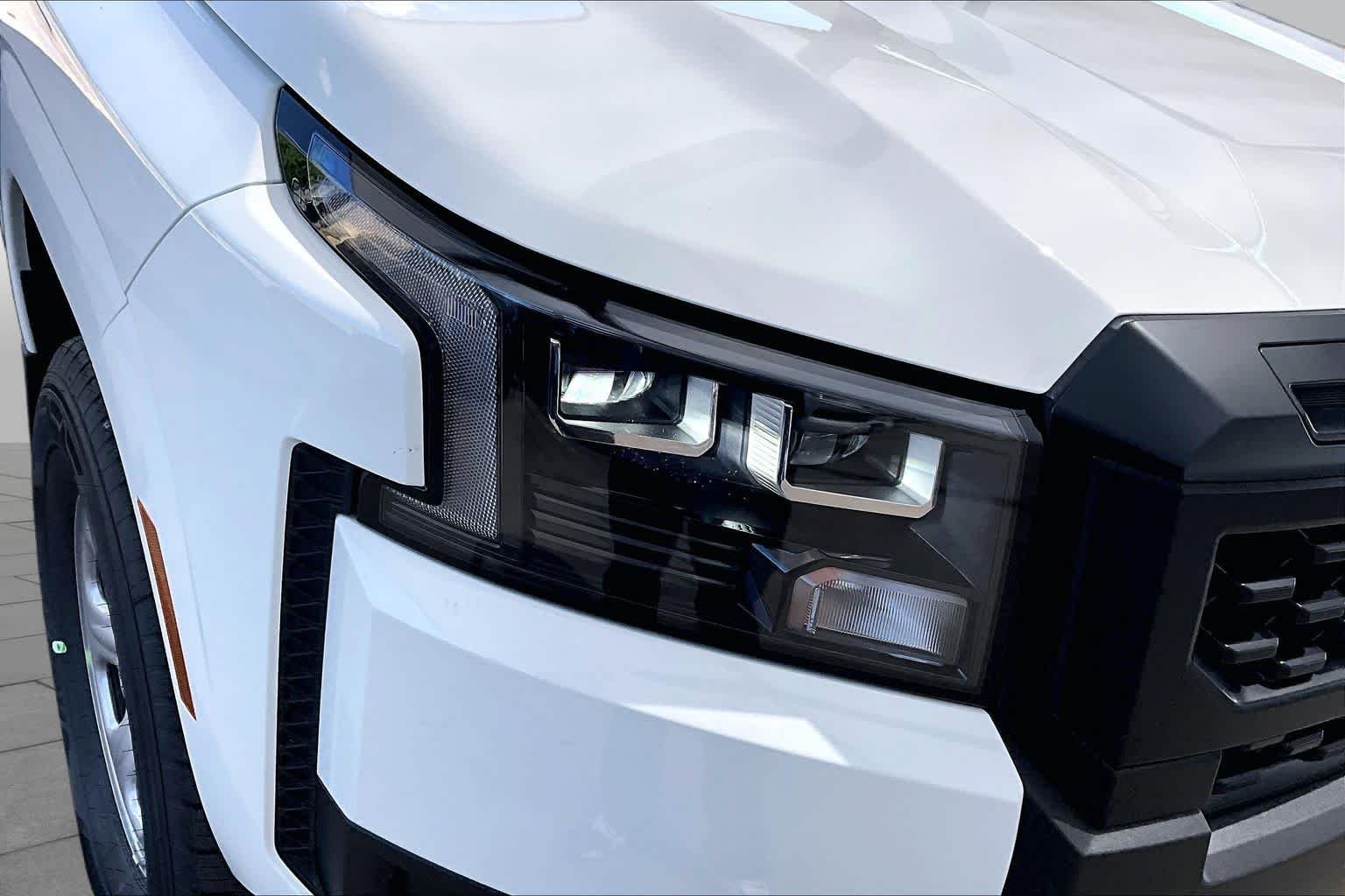 New 2026 Glacier White Nissan S image 18