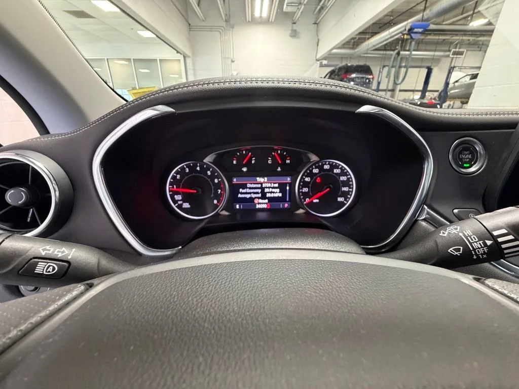 Used 2025 Summit White Chevrolet 2LT image 35