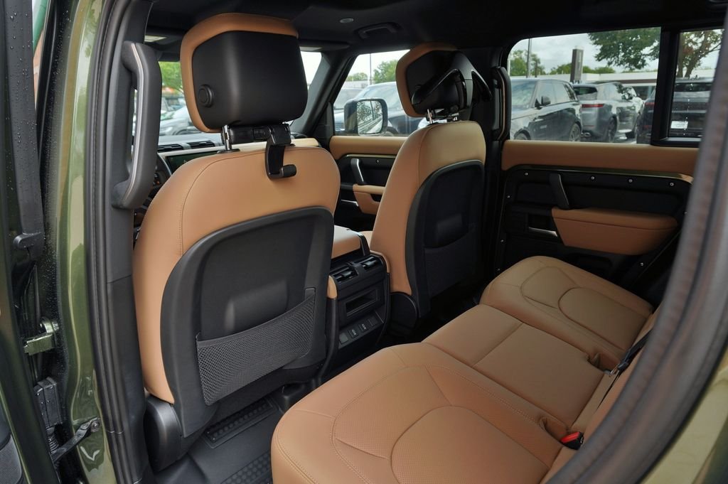 New 2026 Woolstone Green Land Rover S image 27