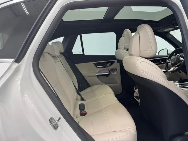 New 2027 White Mercedes-Benz GLC 300 image 19