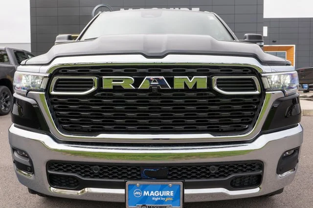 New 2027 Diamond Black Crystal Pearl-Coat Exterior Paint RAM Big Horn/Lone Star image 3