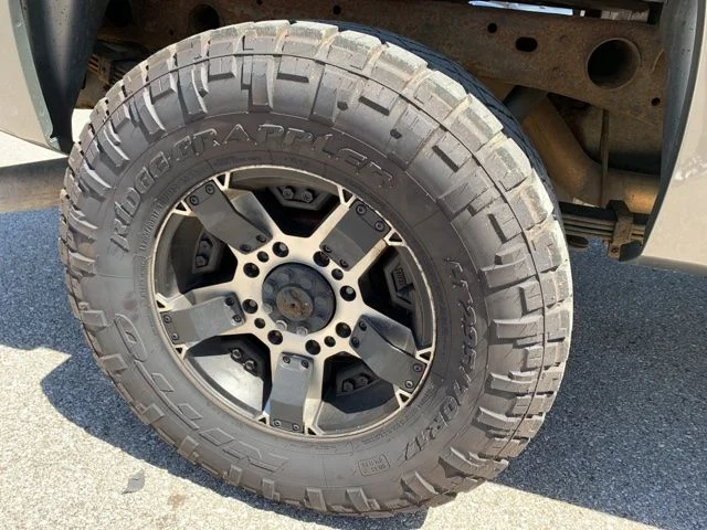 Used 2013 Gray GMC SLE image 15