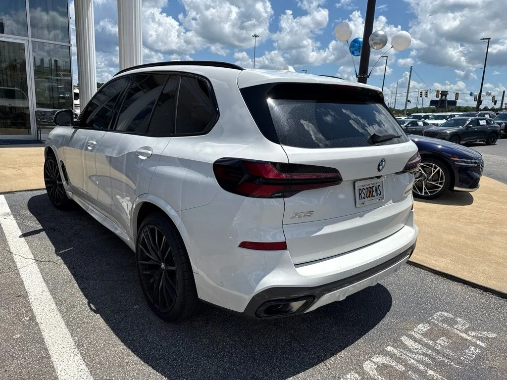 Used 2026 White BMW sDrive40i image 2