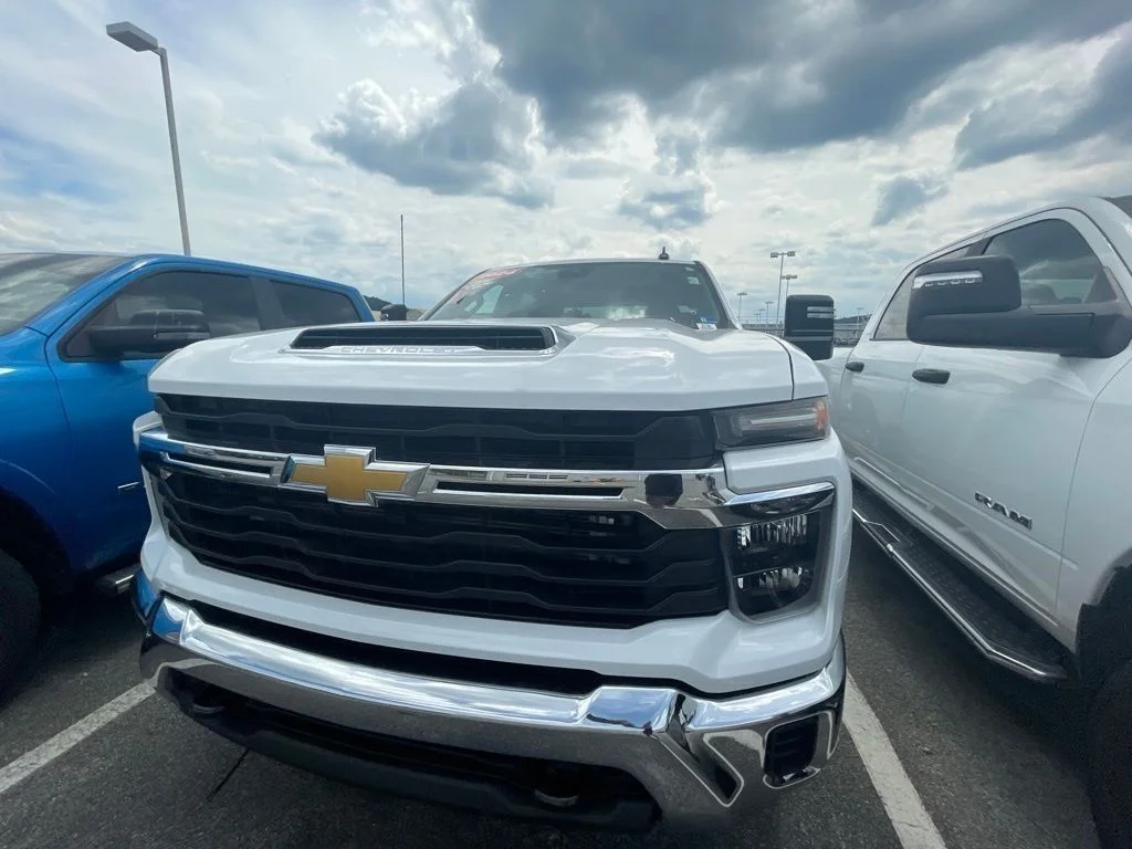 Used 2024 White Chevrolet LT image 20