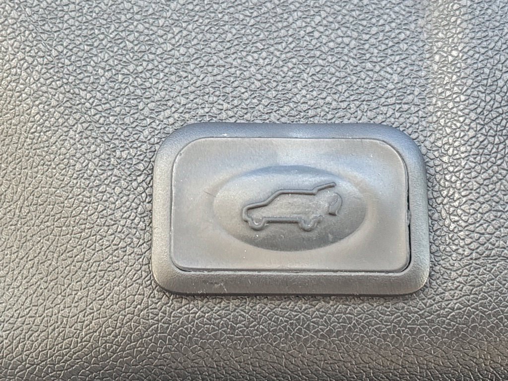 Used 2016 White GMC SLE-2 image 16