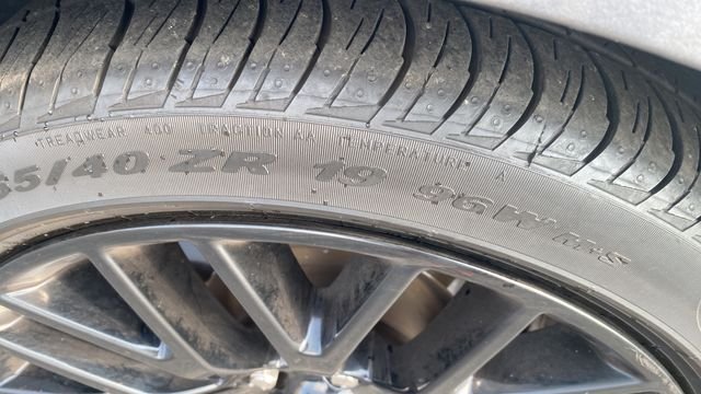 Used 2022 Gray Metallic Ford GT Premium image 32