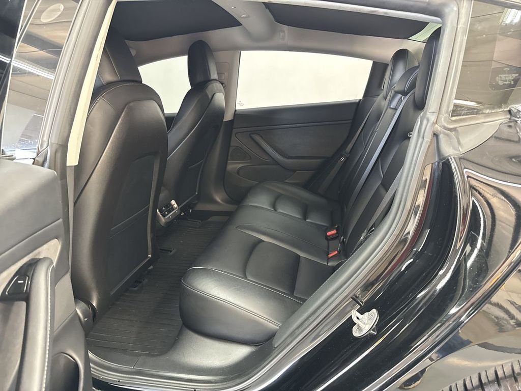 Used 2018  Tesla Long Range image 17