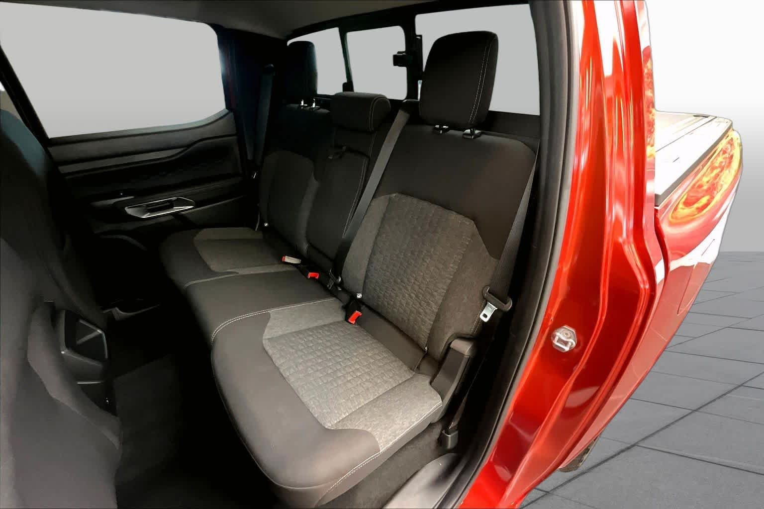 Used 2024 Hot Pepper Red Tinted Clearcoat Ford XLT image 21